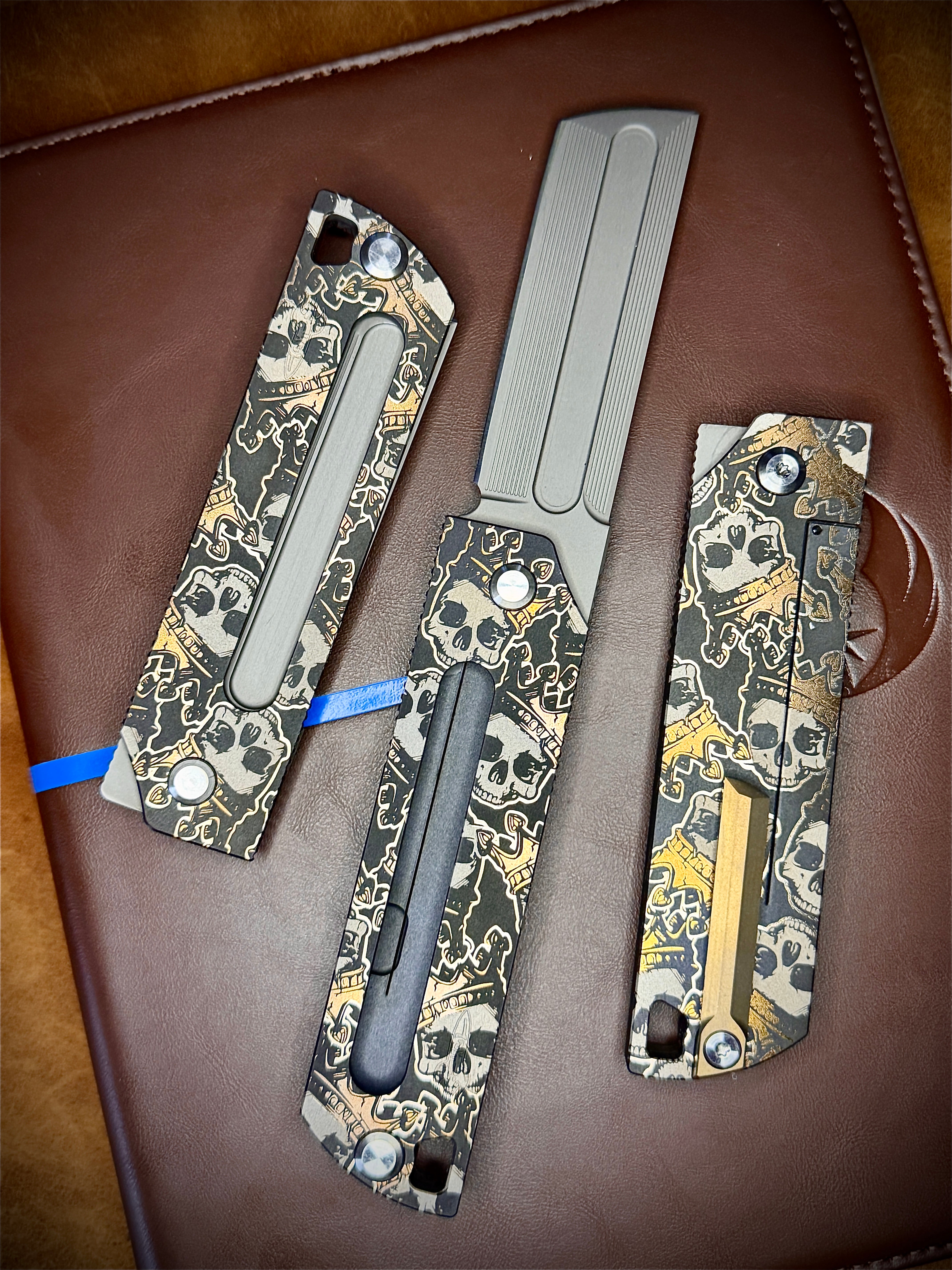 Hail to the King Art Flipper folding knife (MaximX) w/ Clip