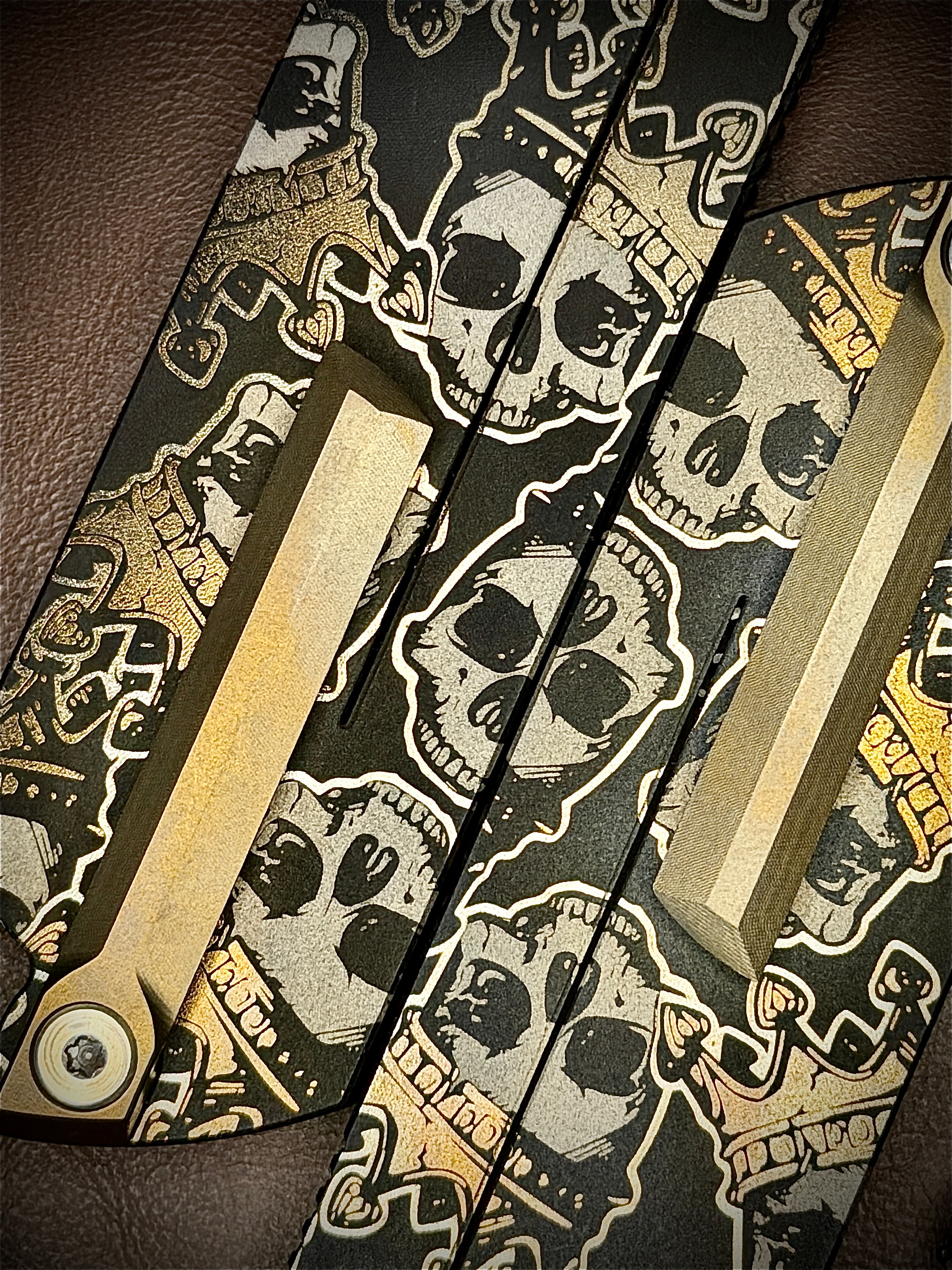 Hail to the King Art Flipper folding knife (MaximX) w/ Clip