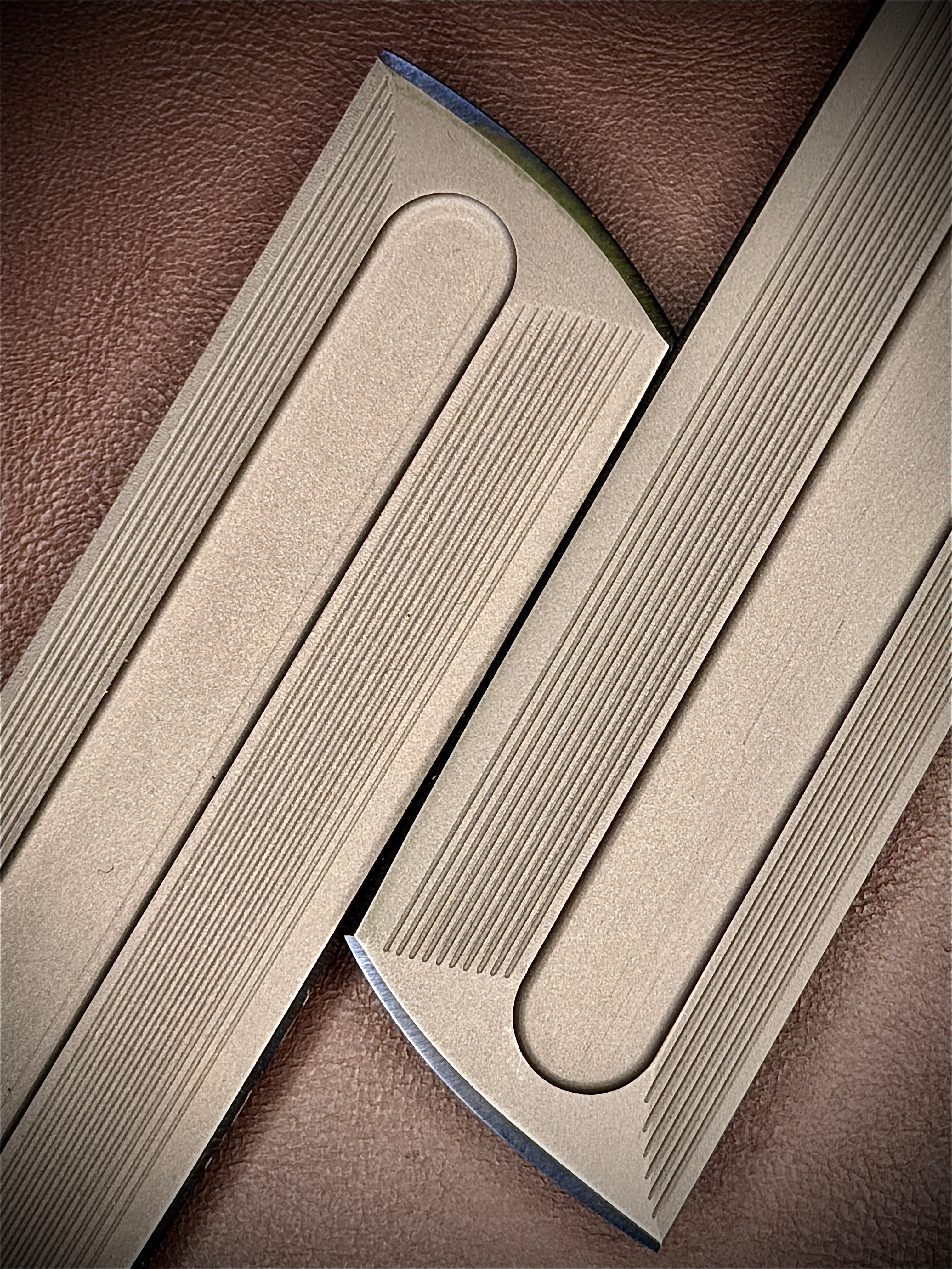 Hail to the King Art Flipper folding knife (MaximX) w/ Clip